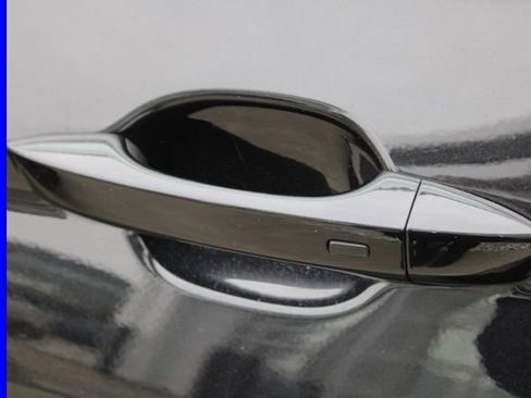 Certified 2023 Volkswagen Tiguan SE image 12