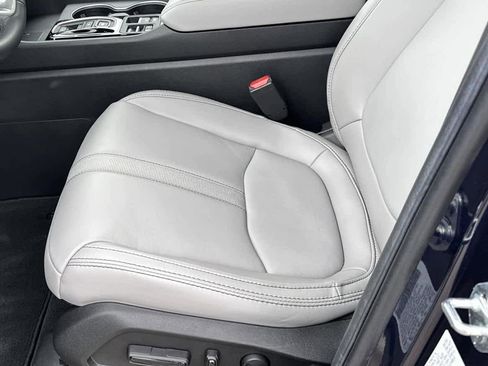 Used 2025 Honda Pilot Touring image 11