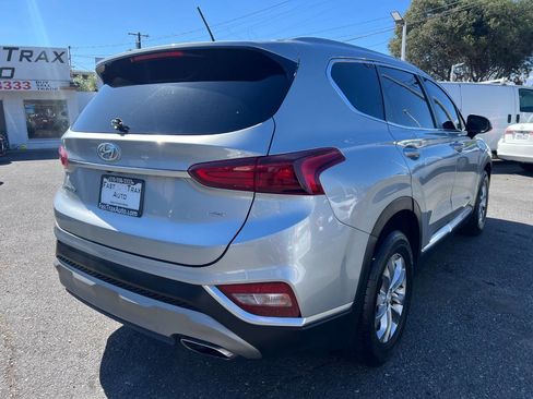 Used 2020 Hyundai Santa Fe SE image 4