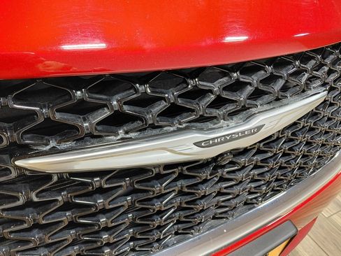 Certified 2025 Chrysler Pacifica Select image 31