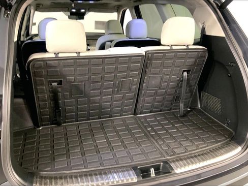 Used 2024 Kia Telluride SX Prestige w/ Towing Package AWD/4WD image 4