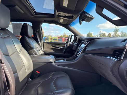 Used 2016 Cadillac Escalade ESV Platinum image 18