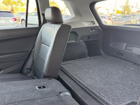 Used 2019 Volkswagen Tiguan SE w/ Panoramic Sunroof Package AWD/4WD image 18