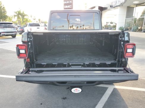Used 2022 Jeep Gladiator Rubicon w/ LED Lighting Group image 10