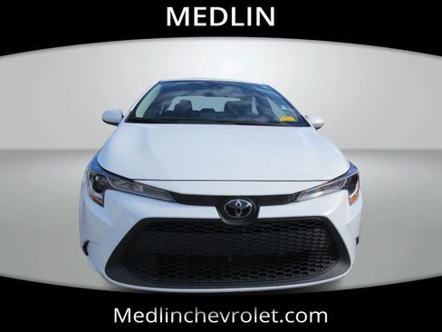 Used 2022 Toyota Corolla LE w/ LE Convenience Package image 3