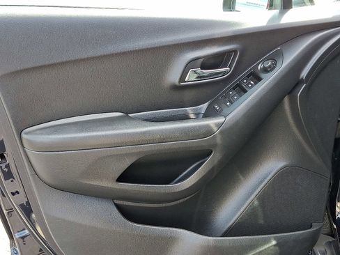 Used 2022 Chevrolet Trax LT image 12