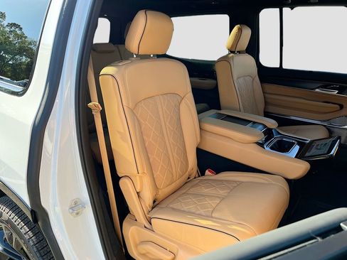 New 2026 Jeep Grand Wagoneer Summit AWD/4WD image 30