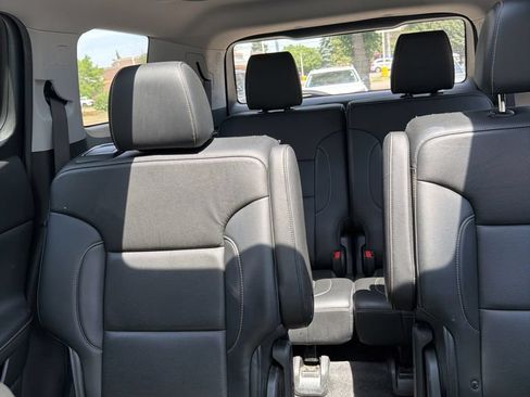 Used 2021 GMC Acadia SLT w/ Elevation Edition AWD/4WD image 9
