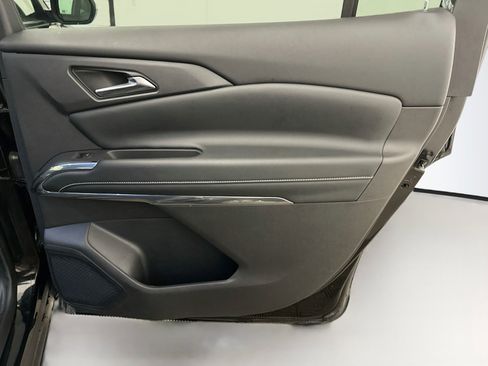 Used 2025 Chevrolet Traverse LT AWD/4WD image 33
