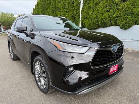 Used 2021 Toyota Highlander Platinum AWD/4WD image 3