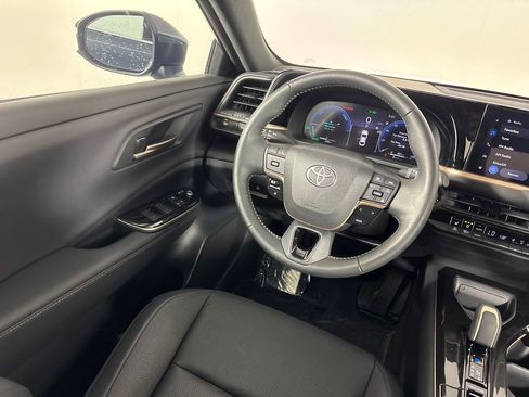 Certified 2025 Toyota Crown XLE image 26