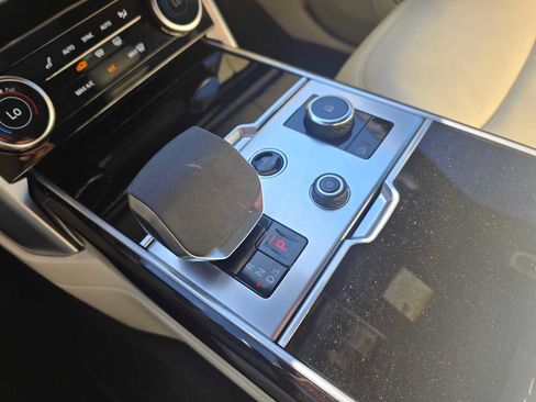 Certified 2023 Land Rover Range Rover SE image 31