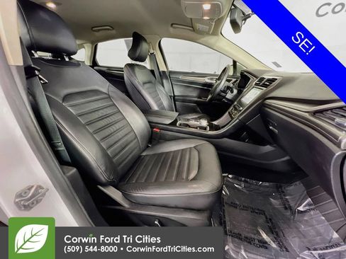 Used 2017 Ford Fusion SE w/ Fusion SE Technology Package FWD image 17