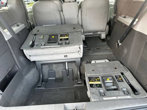 Used 2017 Toyota Sienna XLE Premium FWD image 26