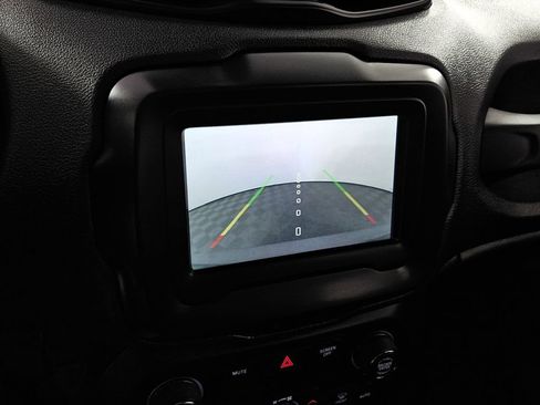 Used 2018 Jeep Renegade Altitude image 11