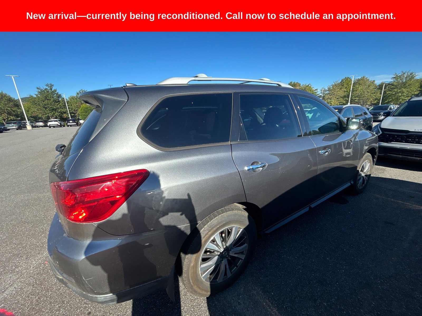 Used 2020 Nissan Pathfinder S AWD/4WD image 12