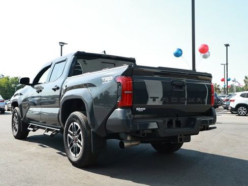 Used 2025 Toyota Tacoma TRD Sport w/ TRD Sport Upgrade Package RWD image 9