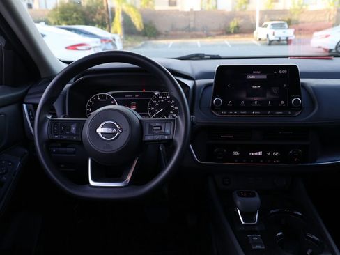 Used 2024 Nissan Rogue SV FWD image 22