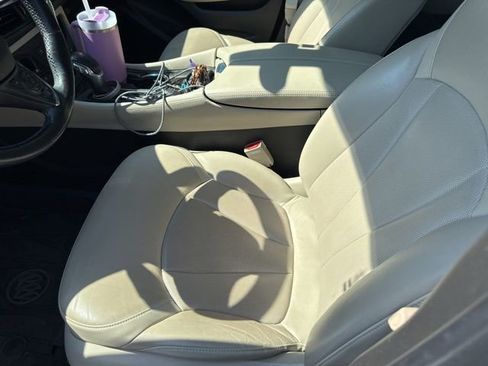 Used 2019 Buick Envision Essence image 3