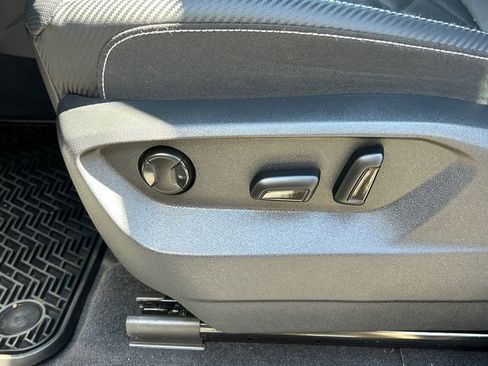 Certified 2025 Volkswagen Atlas Cross Sport SE image 11