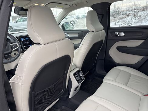 Used 2023 Volvo XC40 B5 Plus w/ Protection Package Premier image 32