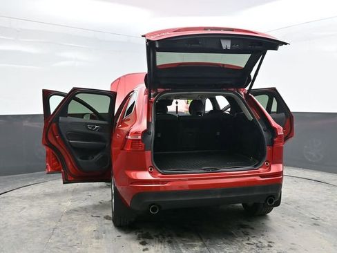 Used 2018 Volvo XC60 T5 Momentum w/ Convenience Package image 44