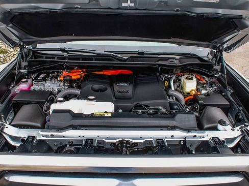 Used 2025 Toyota Tundra Limited AWD/4WD image 42