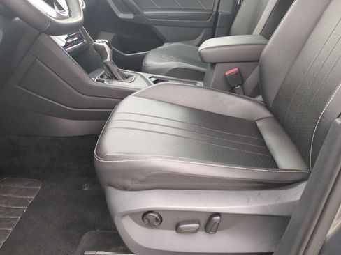 Used 2024 Volkswagen Tiguan SE image 18