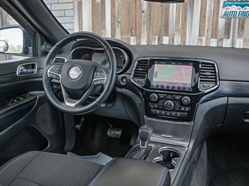 Used 2019 Jeep Grand Cherokee Laredo AWD/4WD image 15