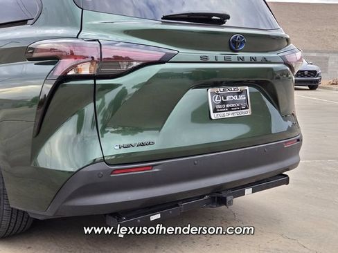 Used 2025 Toyota Sienna XLE Woodland Edition AWD/4WD image 5