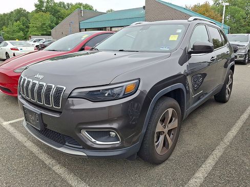 Used 2019 Jeep Cherokee Limited AWD/4WD image 2