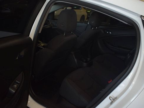 Used 2018 Chevrolet Volt LT FWD image 12