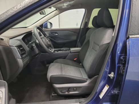 Used 2023 Nissan Rogue SV AWD/4WD image 12