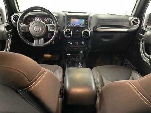 Used 2017 Jeep Wrangler Unlimited Sahara image 28