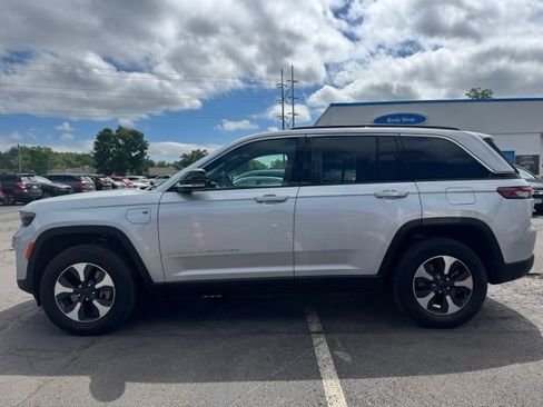 Used 2024 Jeep Grand Cherokee Limited 4xe w/ Luxury Tech Group II AWD/4WD image 5