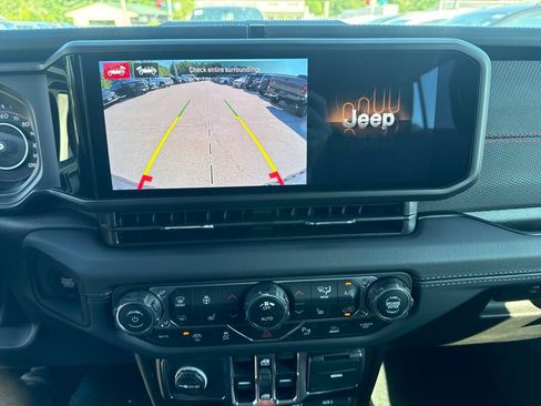 New 2026 Jeep Wrangler Unlimited Rubicon 392 w/ Quick Order Package 27X Moab AWD/4WD image 13