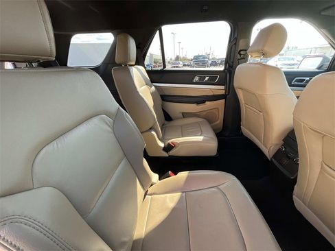 Used 2017 Ford Explorer XLT w/ Equipment Group 202A image 17