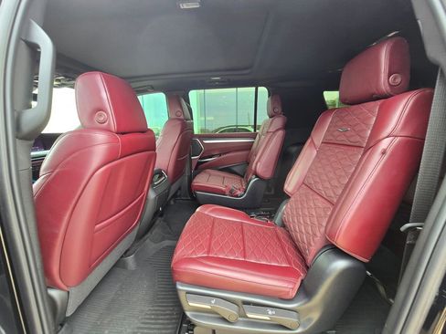 Used 2025 Cadillac Escalade ESV Sport w/ LPO, ONYX Package AWD/4WD image 15