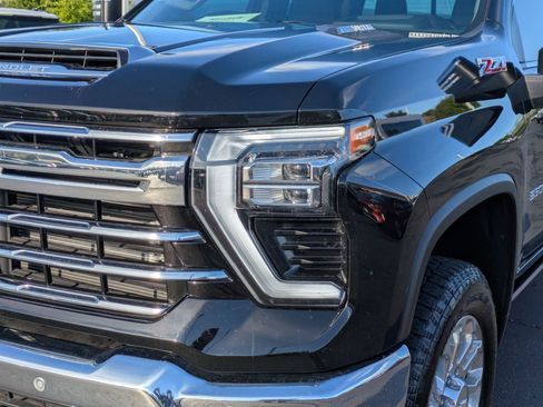 Used 2025 Chevrolet Silverado 3500 LTZ w/ LTZ Convenience Package AWD/4WD image 10