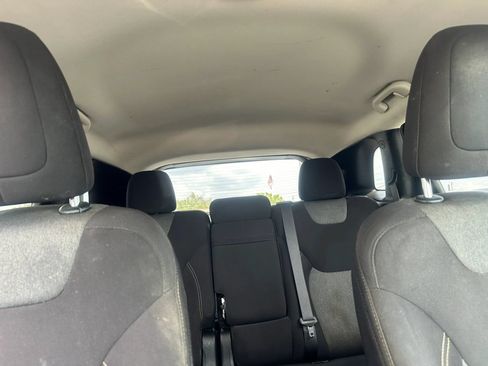 Used 2016 Jeep Cherokee Sport FWD image 19