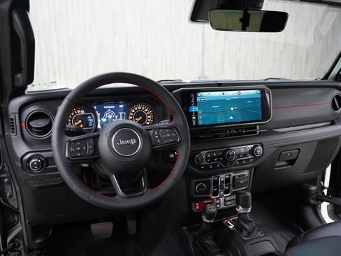 Used 2024 Jeep Gladiator Rubicon image 11