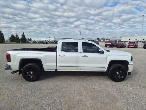 Used 2016 GMC Sierra 1500 Denali w/ Enhanced Driver Alert Package AWD/4WD image 4