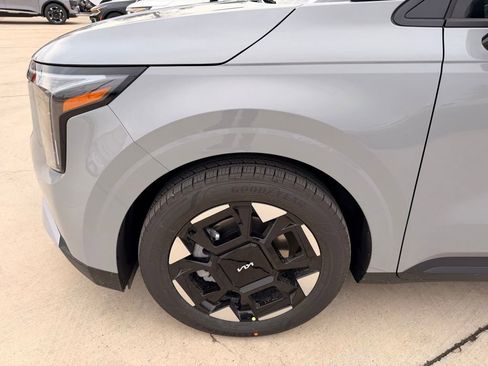 New 2026 Kia Carnival EX image 8