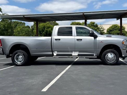 Used 2024 RAM 3500 Tradesman w/ Chrome Appearance Group AWD/4WD image 8