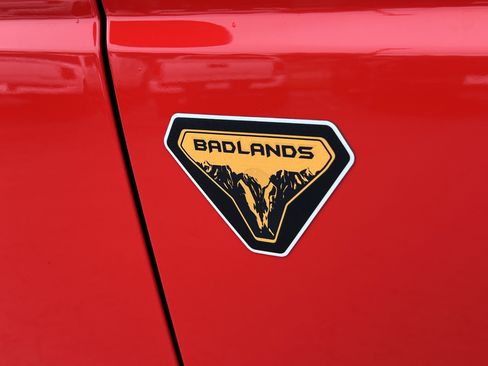 Used 2023 Ford Bronco Badlands image 10