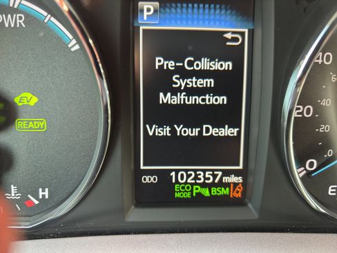 Used 2016 Toyota RAV4 Limited w/ Advanced Technology Package AWD/4WD image 9