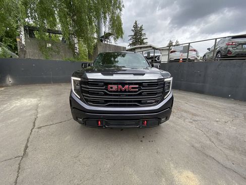 Used 2024 GMC Sierra 1500 AT4 w/ Technology Package AWD/4WD image 9