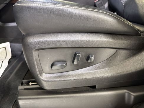 Used 2018 GMC Yukon SLT w/ Premium Edition RWD image 11