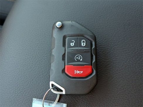 Used 2024 Jeep Wrangler Sahara image 28