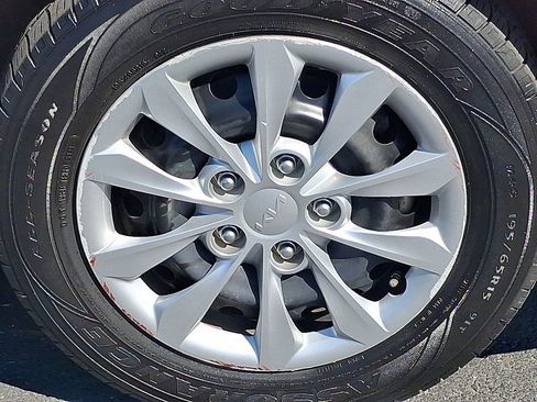 Certified 2024 Kia Forte LX FWD image 8